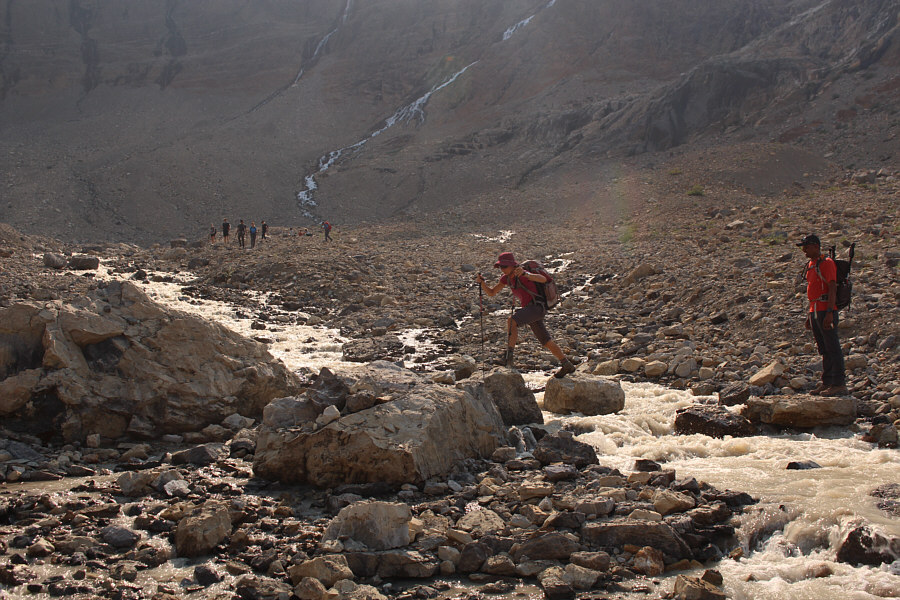 The Slow & Steady Hikers group behind us ain't so slow!