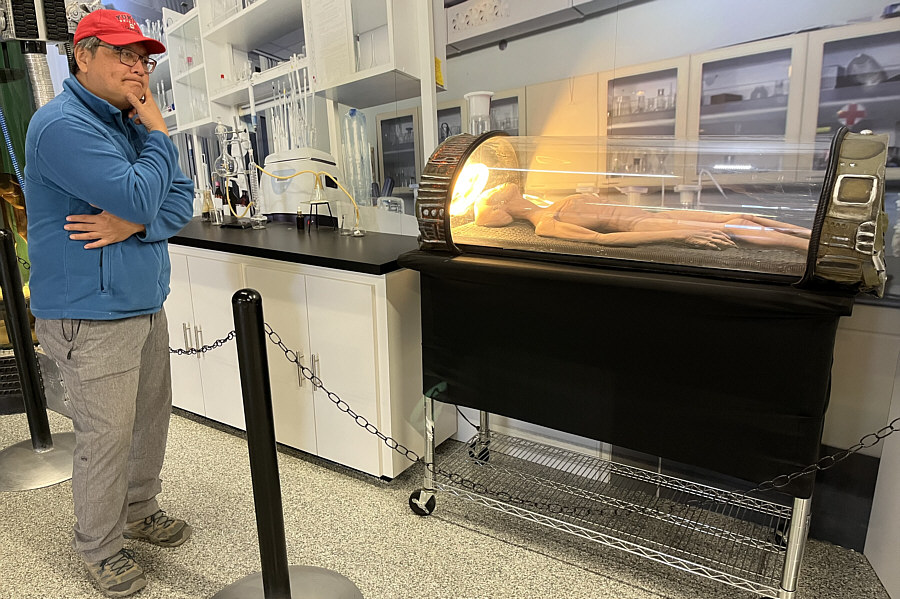 Hmmm, I wonder what I'll have for lunch at the cafeteria today...