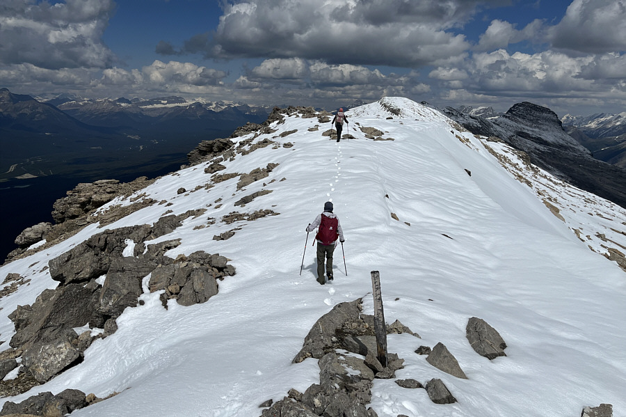 From here, we still have more than 2.5 kilometres of ridge-walking to get to Armor Peak.