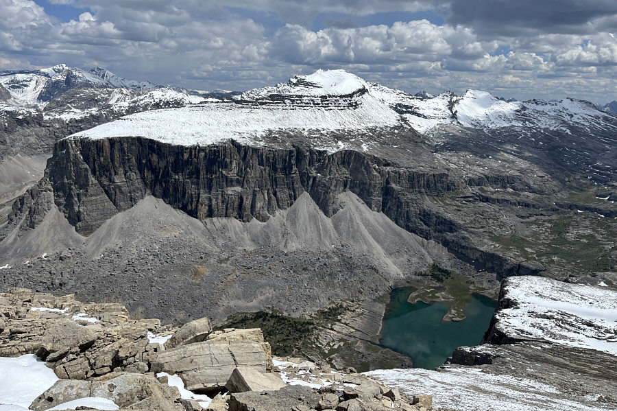 The lake probably seldom sees any visitors.