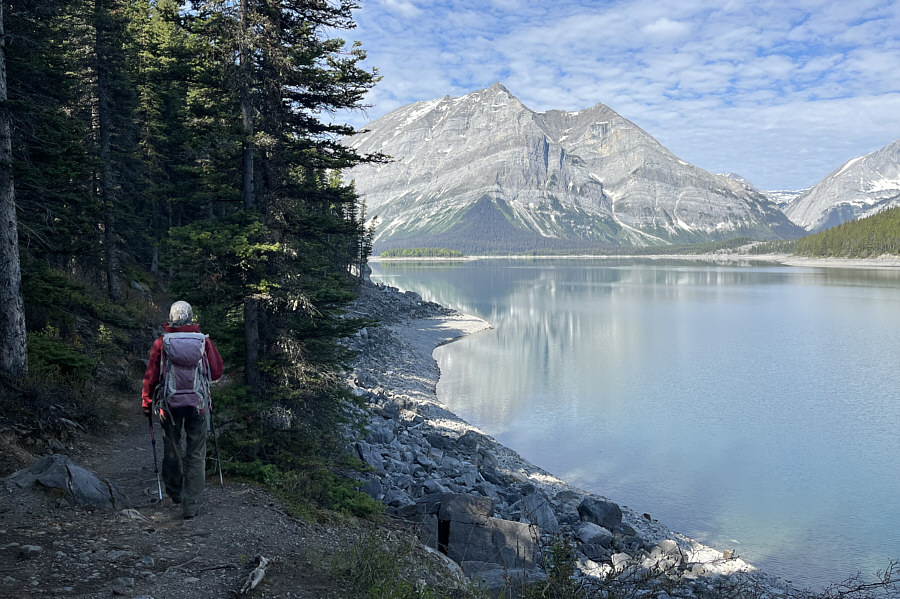 A good start with easy walking!