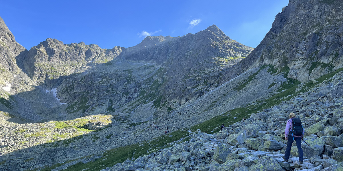 Can you follow the line of people all the way up into the gap?