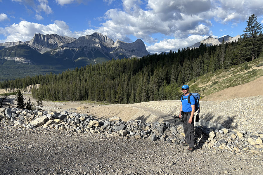 You should be able to spot Grassi Knob, Ship's Prow, Mount Lawrence Grassi, Miners Peak, Ha Ling Peak and East End Of Rundle.
