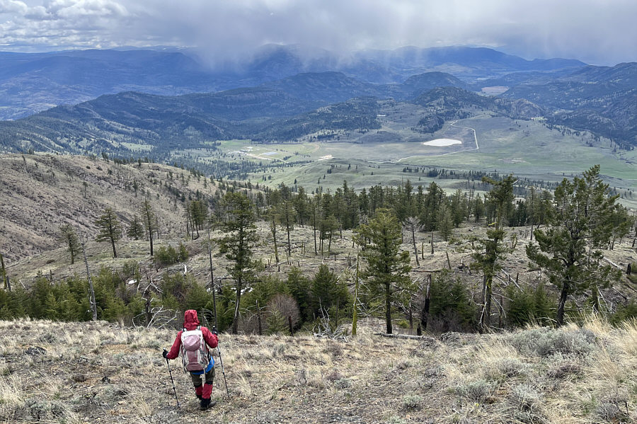 If there was enough snow here, this would be an awesome ski descent!