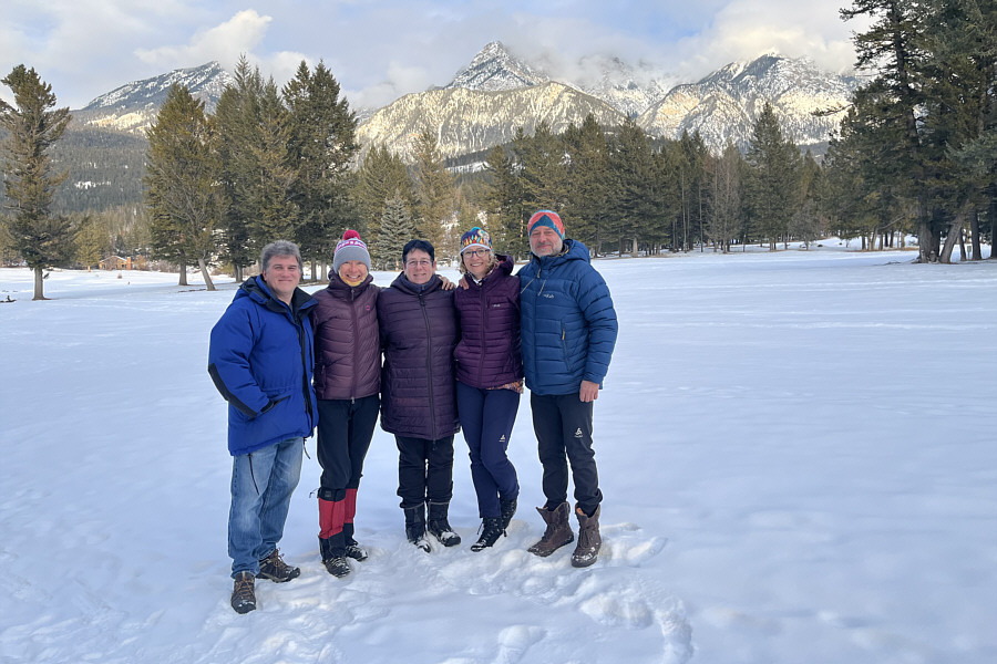 They should put a seasonal disc golf course here!