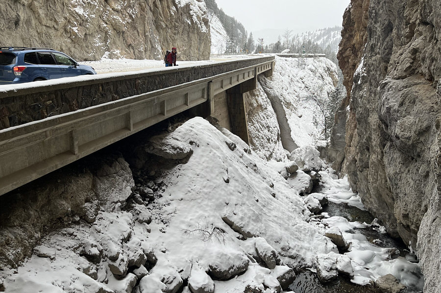 Watch out for the cars zooming by!