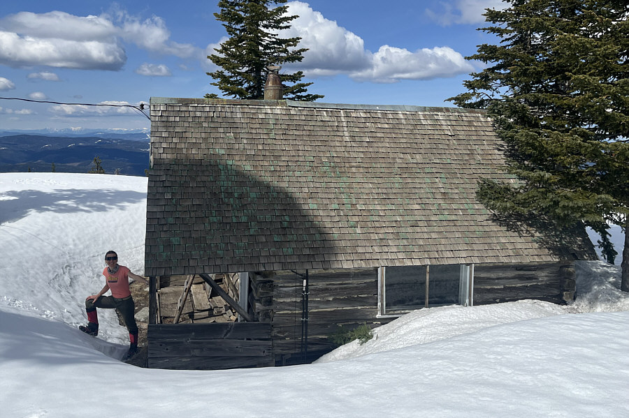 Roof looks like it's in good shape!