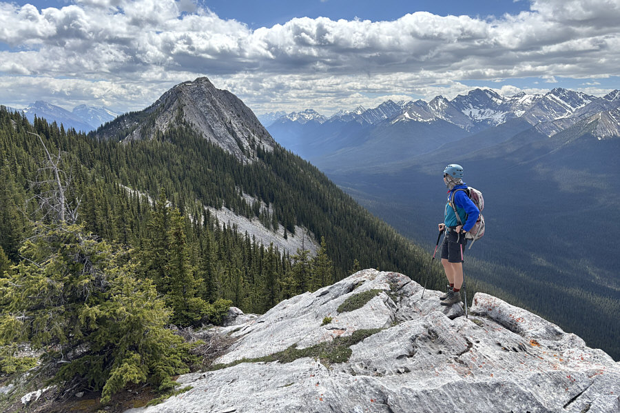 You can even spot a bit of "3rd Peak" from here!