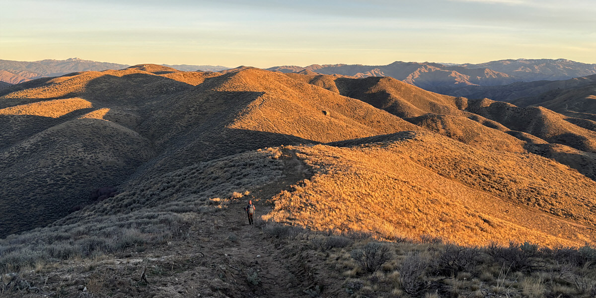 From here, Kepros Mountain is about 6 kilometres away as the crow flies.