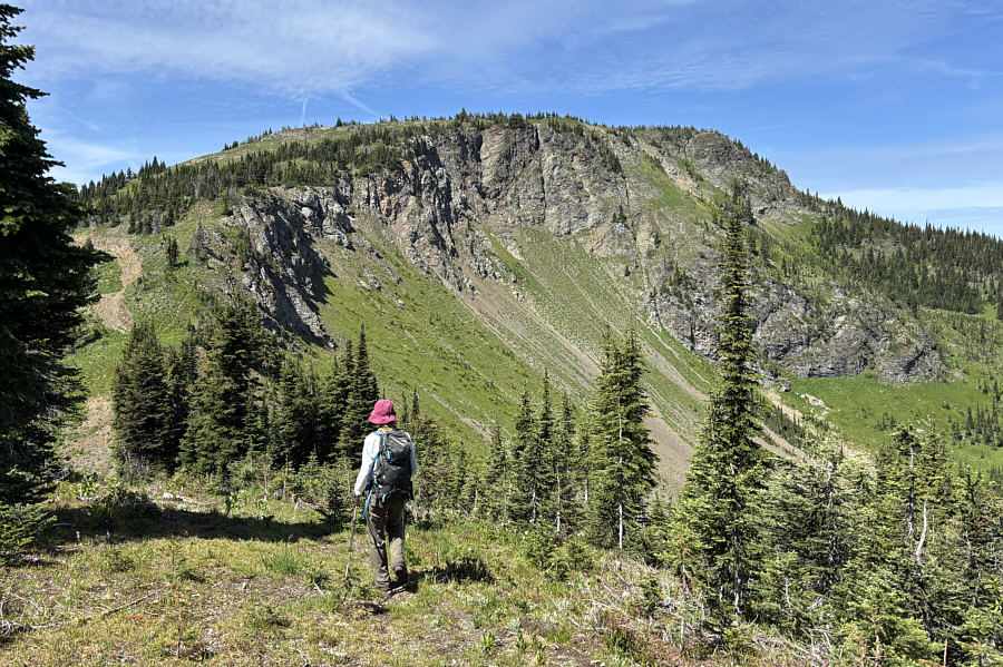 I'm still too much in a foul mood to enjoy this spendid ridge walk.