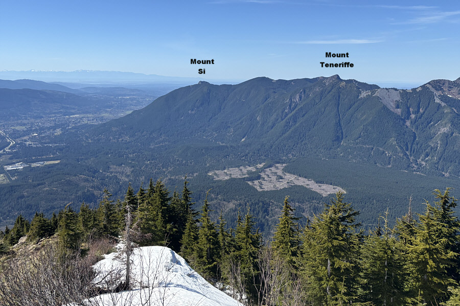 It's been almost 8 years since Zosia and climbed Mount Teneriffe--boy, do I feel old!
